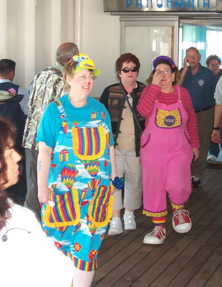 Clowns.jpg 240.0 KB