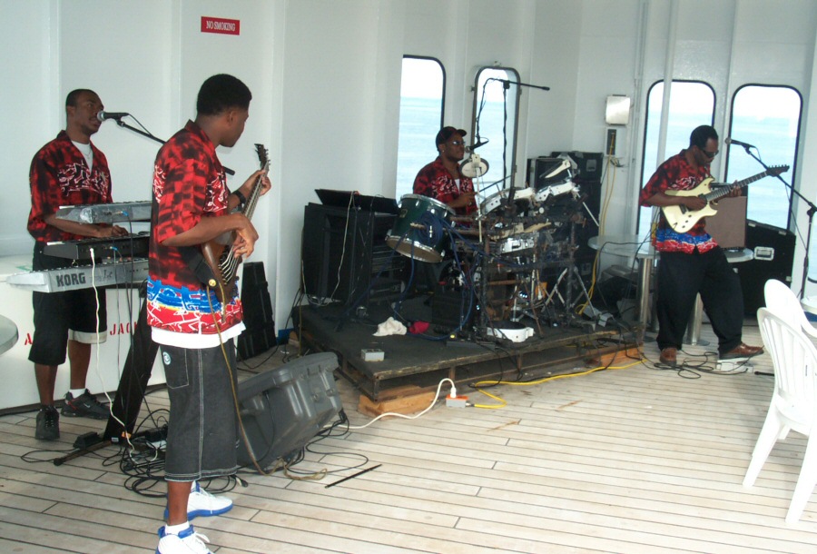 LidoPoolBand.jpg 194.9 KB