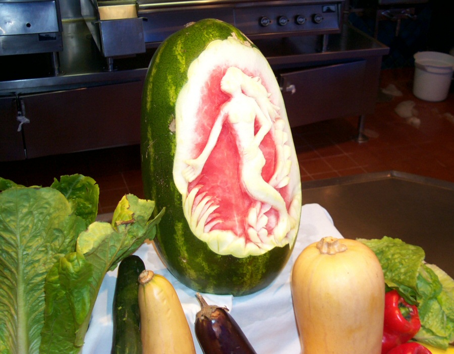 MelonCarving.jpg 181.8 KB
